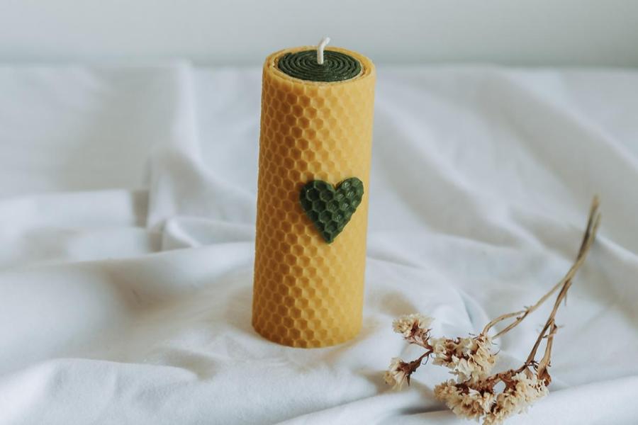 vonia_ručne točená zdobená sviečka z medzistienky - srdce